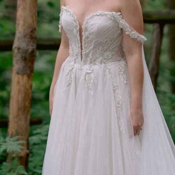 Blythe style from Netta BenShabu. 38T with specific measurements in last photo - Picture 6 of 8